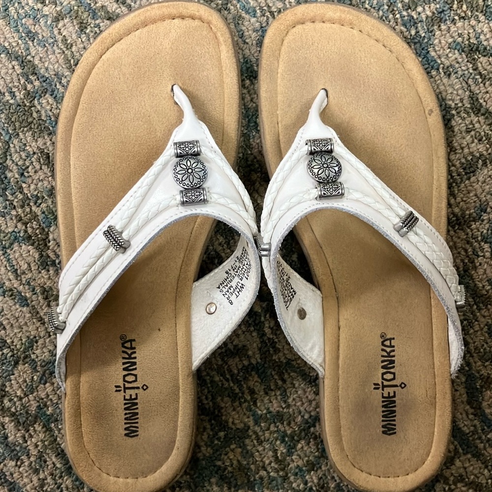 Minnetonka Leather Flipflops